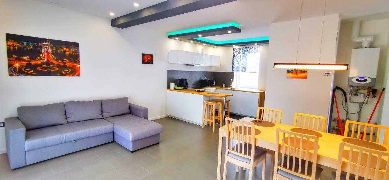 St Emmerich Residence เยอร์ ภายนอก รูปภาพ